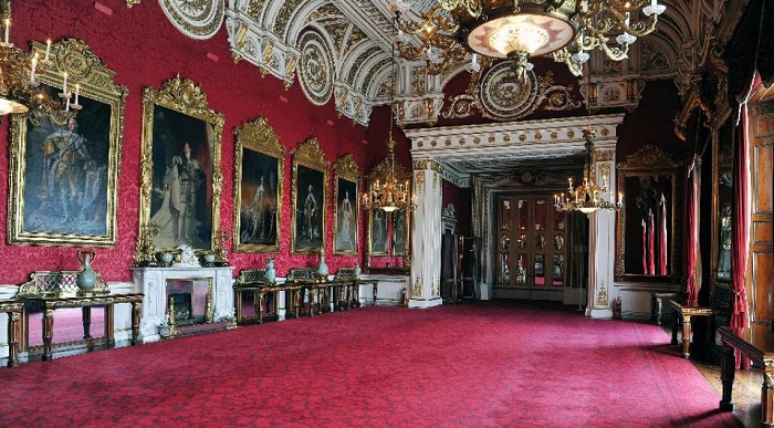 Buckingham Palace state dining room closed over safety fears